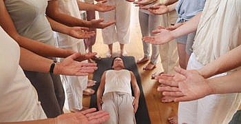 Tantra rond liggend persoon Tantra rond liggend persoon